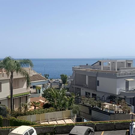 Venusilia Apartment - Free Parking Aci Castello Bagian luar foto