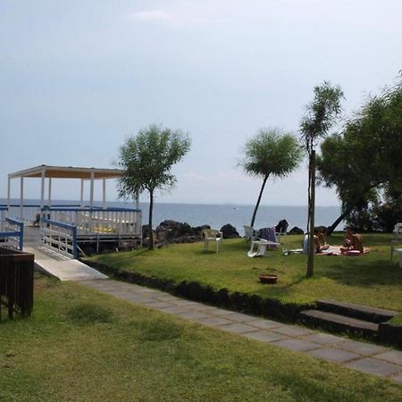 Venusilia Apartment - Free Parking Aci Castello Bagian luar foto
