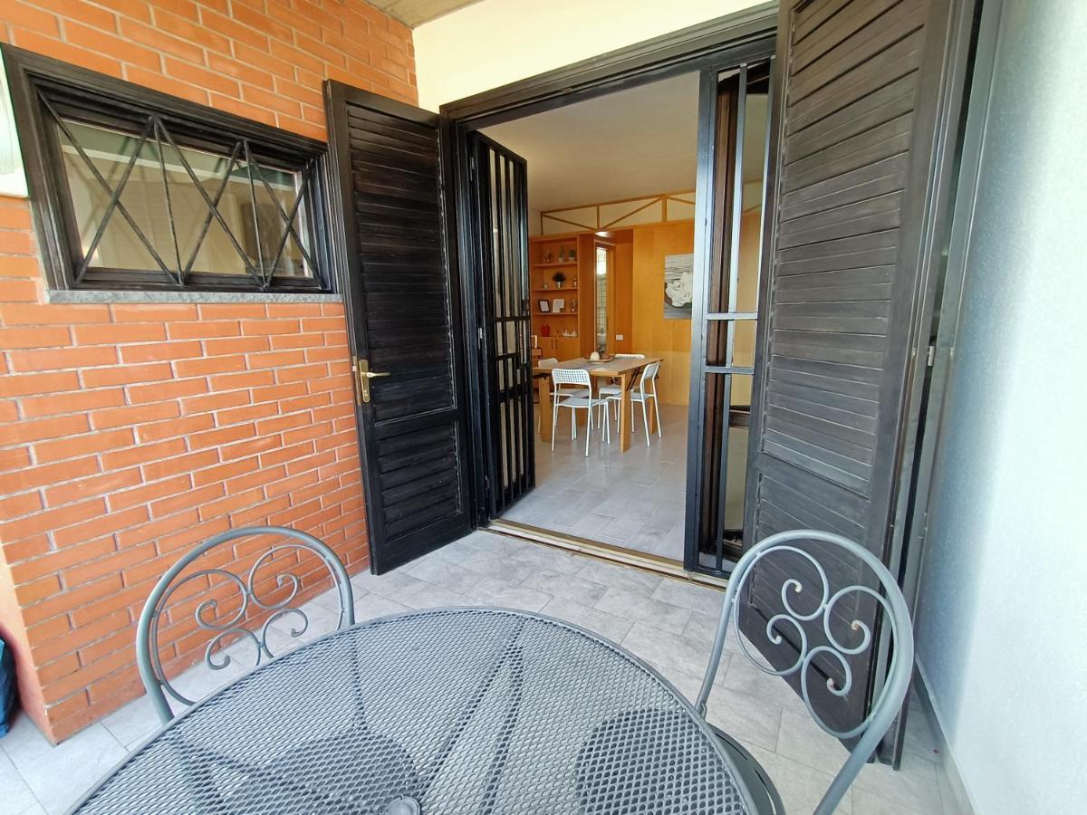 Venusilia Apartment - Free Parking Aci Castello Bagian luar foto