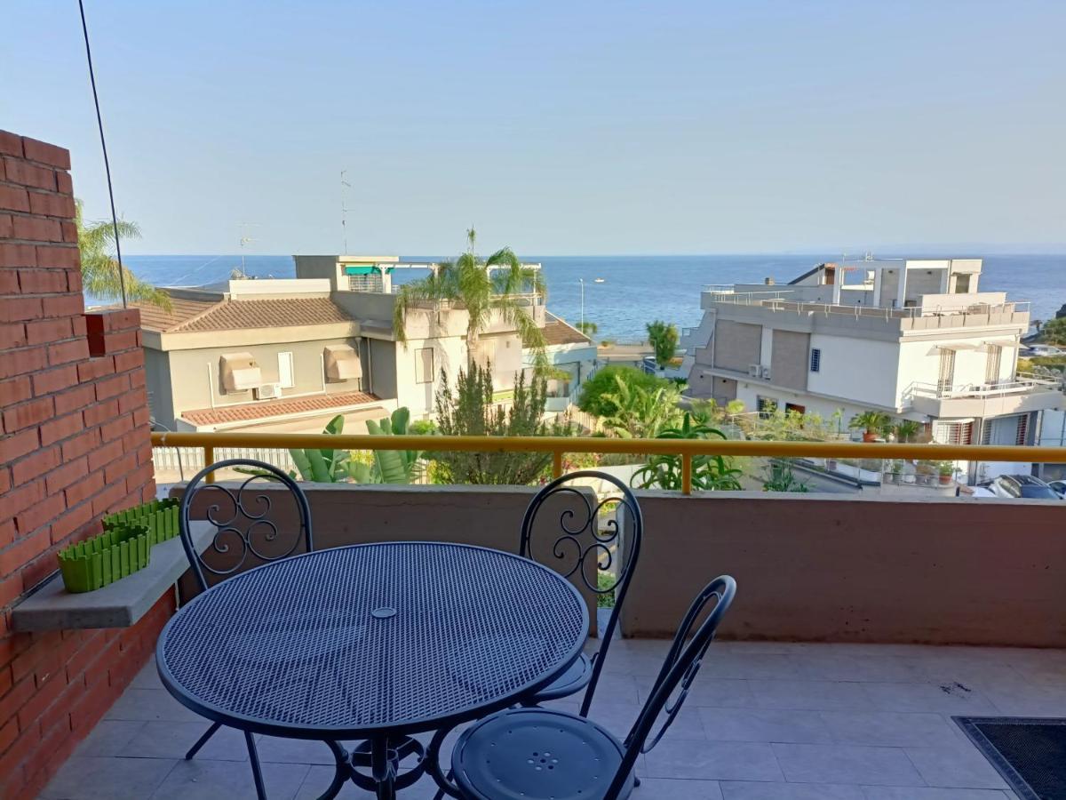 Venusilia Apartment - Free Parking Aci Castello Bagian luar foto