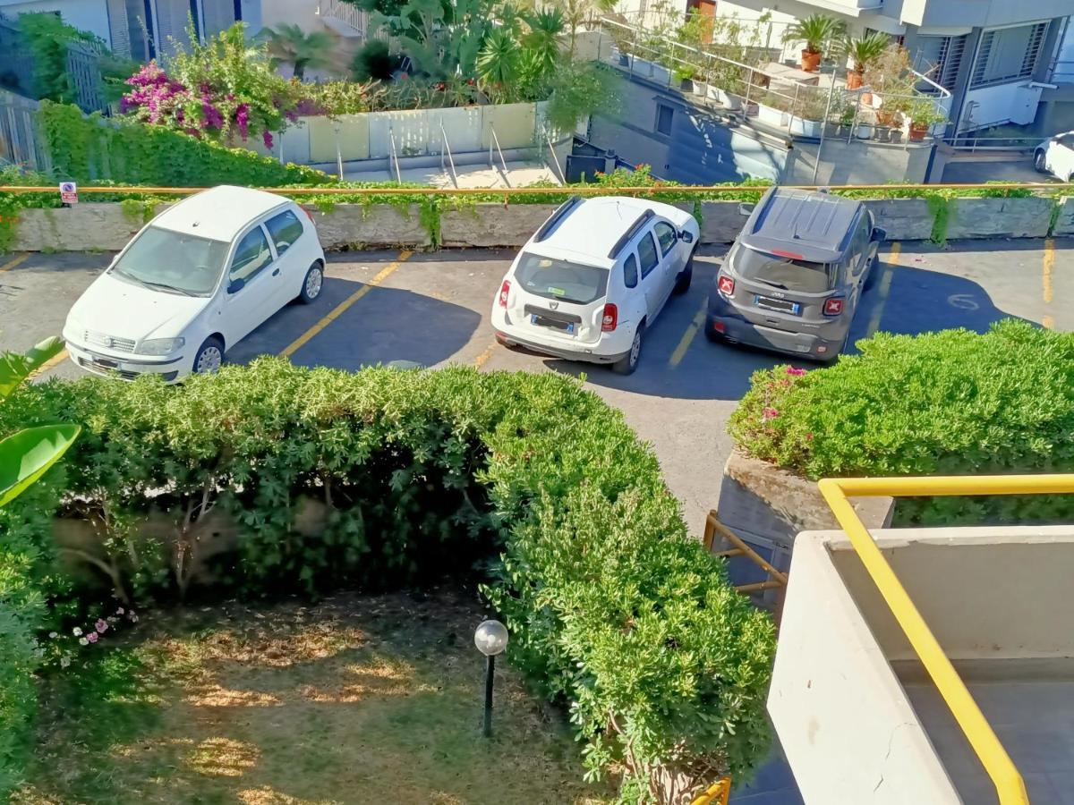 Venusilia Apartment - Free Parking Aci Castello Bagian luar foto