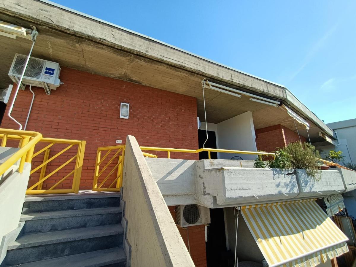 Venusilia Apartment - Free Parking Aci Castello Bagian luar foto