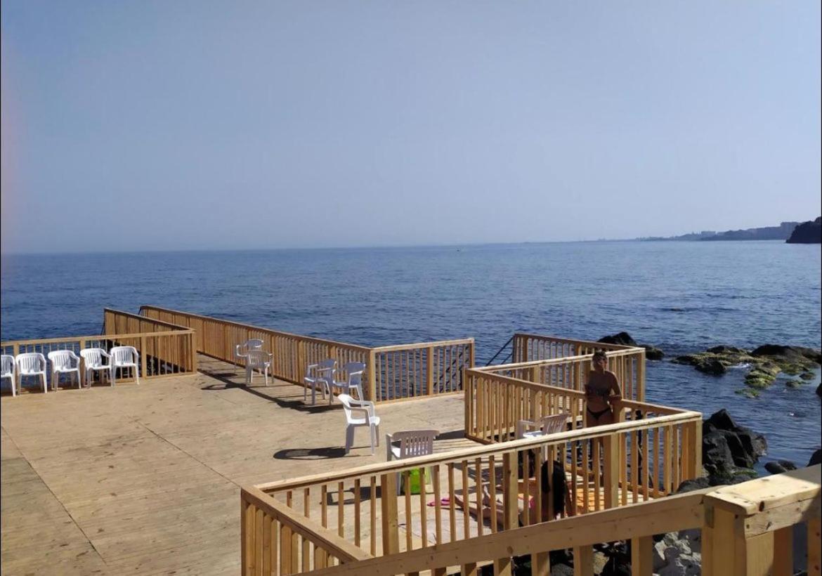 Venusilia Apartment - Free Parking Aci Castello Bagian luar foto