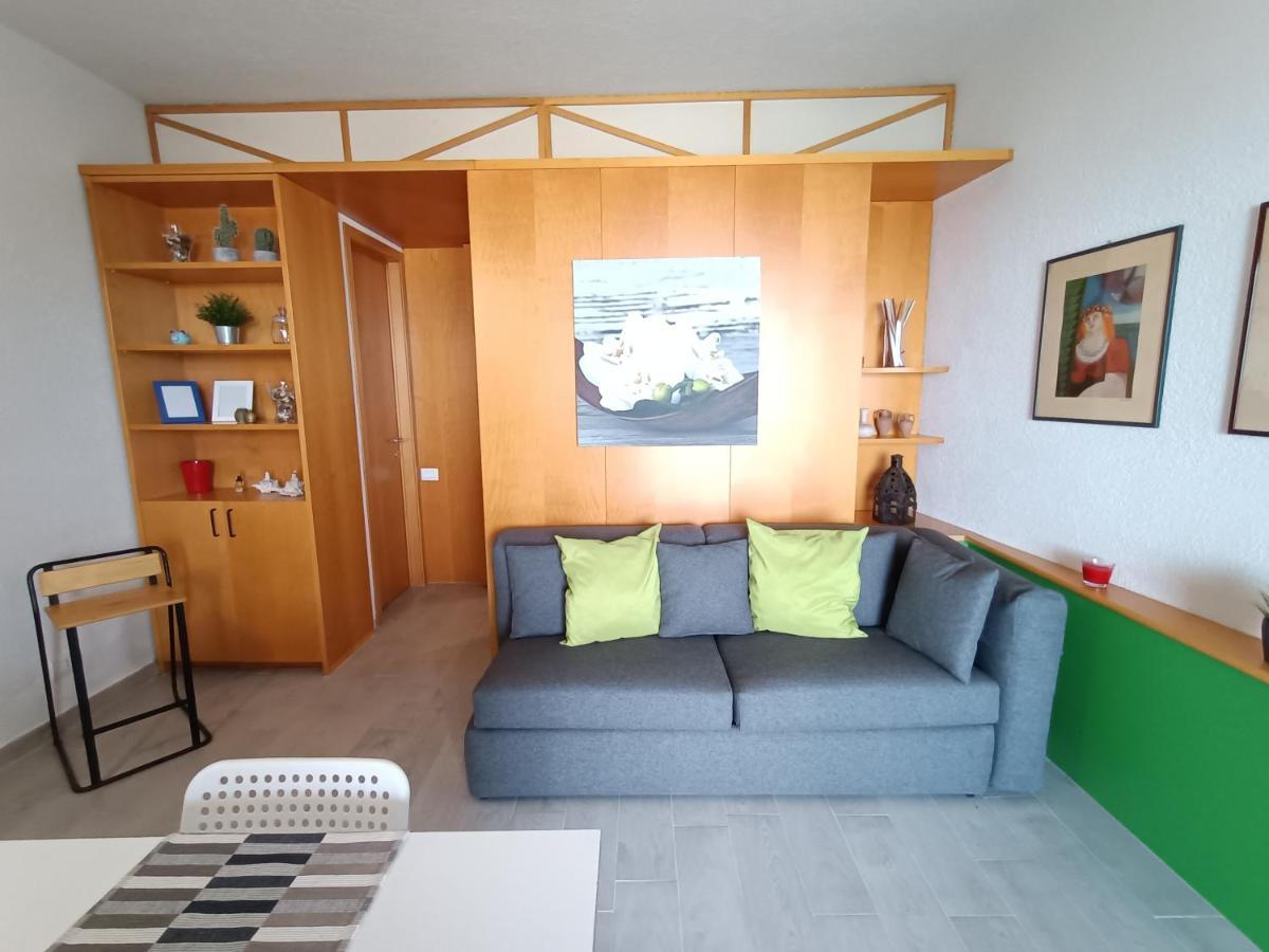 Venusilia Apartment - Free Parking Aci Castello Bagian luar foto