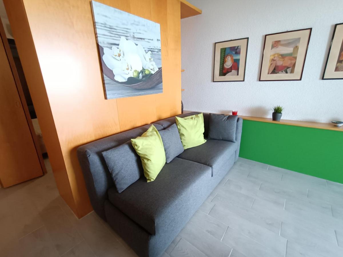 Venusilia Apartment - Free Parking Aci Castello Bagian luar foto