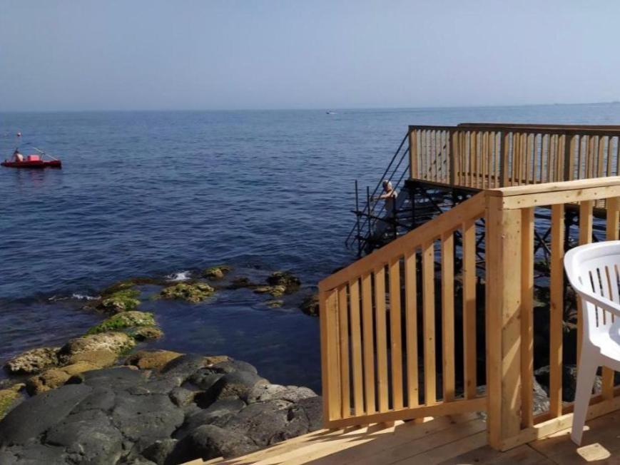 Venusilia Apartment - Free Parking Aci Castello Bagian luar foto