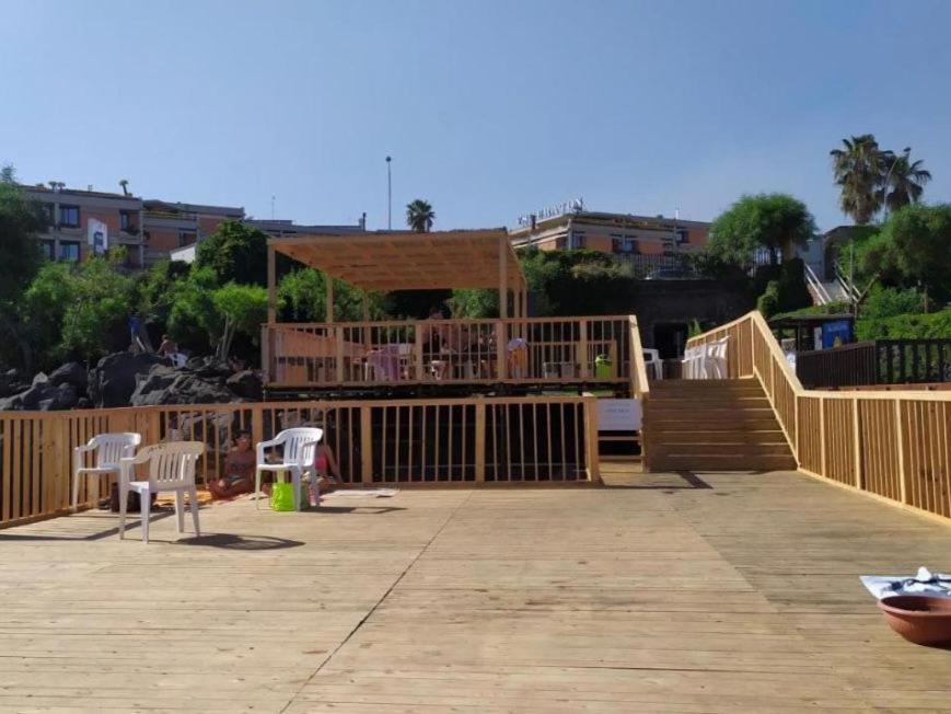 Venusilia Apartment - Free Parking Aci Castello Bagian luar foto