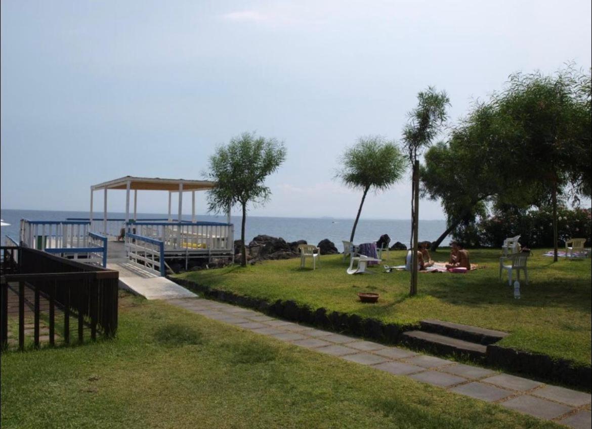 Venusilia Apartment - Free Parking Aci Castello Bagian luar foto